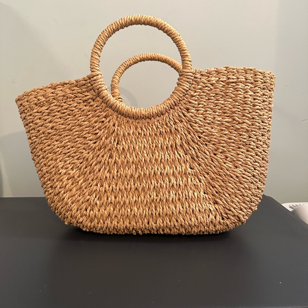 Straw vacation purse